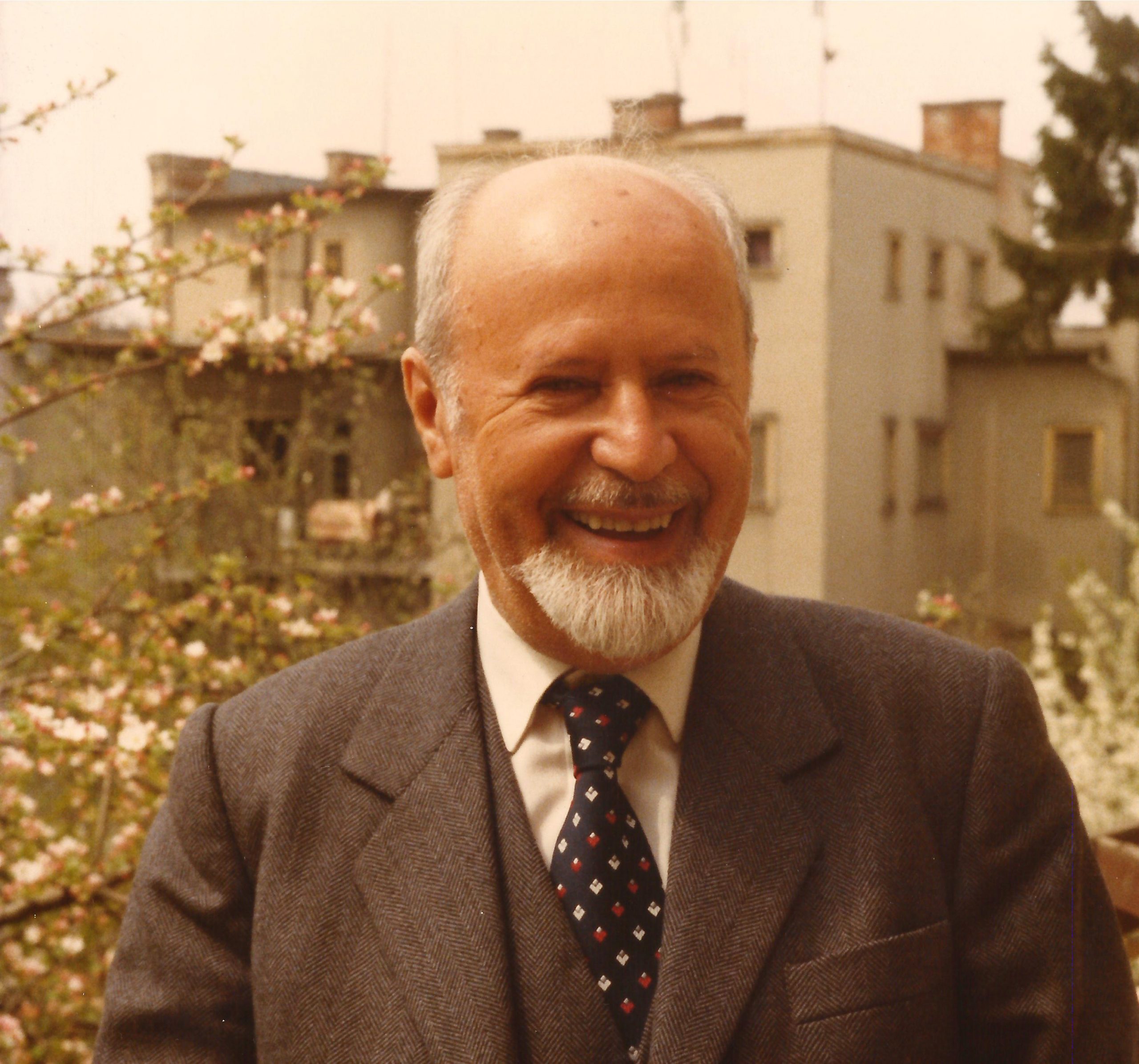 Rabinul şi profesorul Ernest Neumann şi livada de pomi